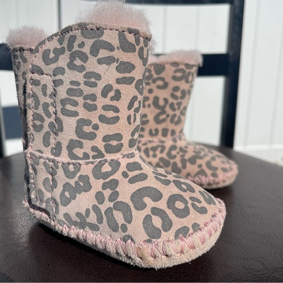 Ugg Cassie Leopard Infant Pink Cheetah Animal Print size 0/1 Pristine 0-6 months - Picture 9 of 9